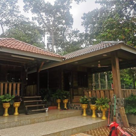 Homestay Dusun Ana Balun Slim River Exteriör bild