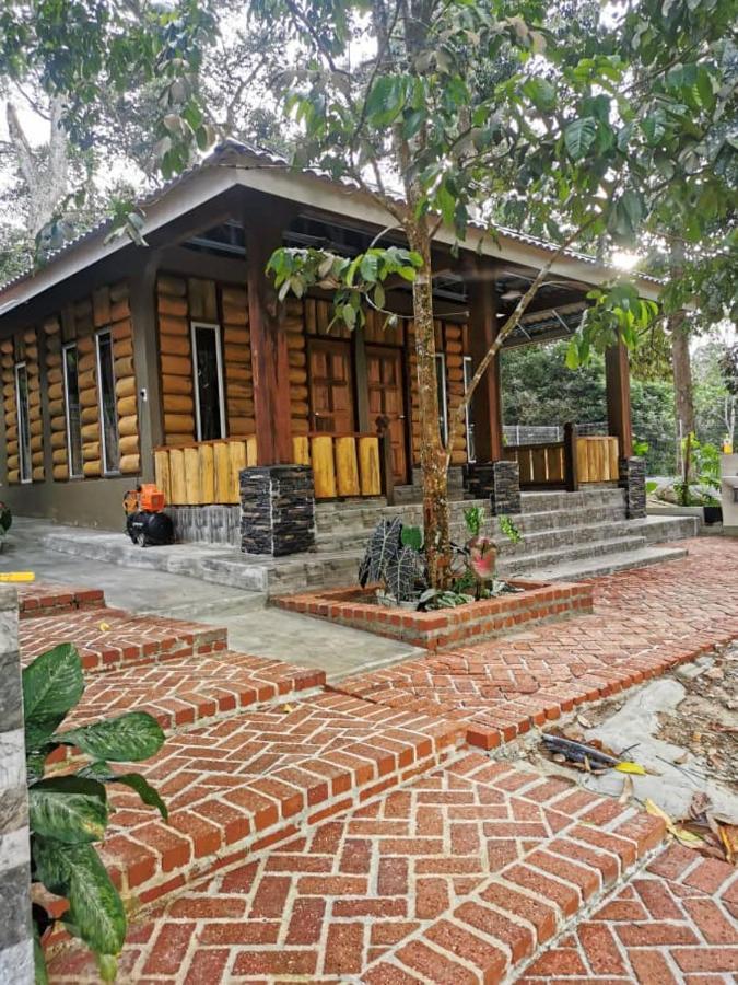 Homestay Dusun Ana Balun Slim River Exteriör bild