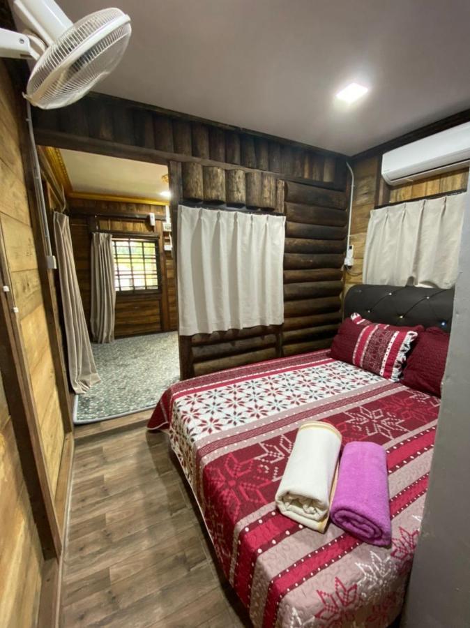 Homestay Dusun Ana Balun Slim River Exteriör bild