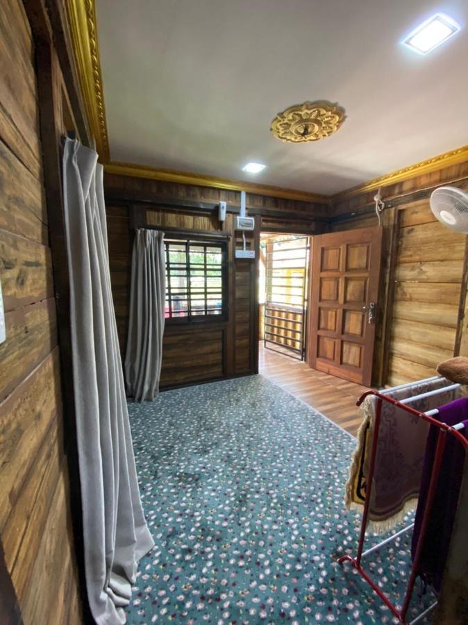 Homestay Dusun Ana Balun Slim River Exteriör bild