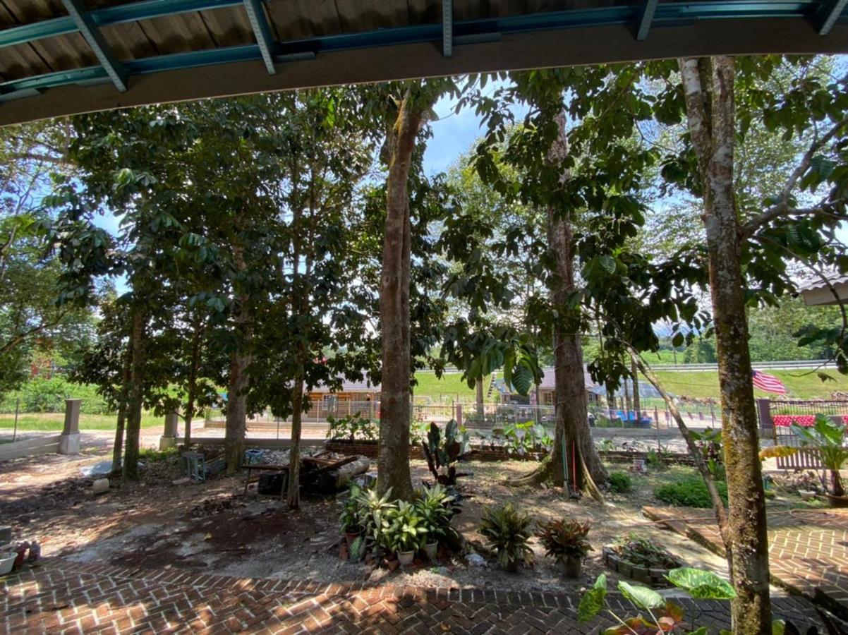 Homestay Dusun Ana Balun Slim River Exteriör bild