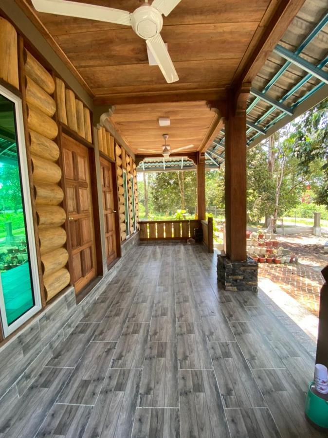 Homestay Dusun Ana Balun Slim River Exteriör bild